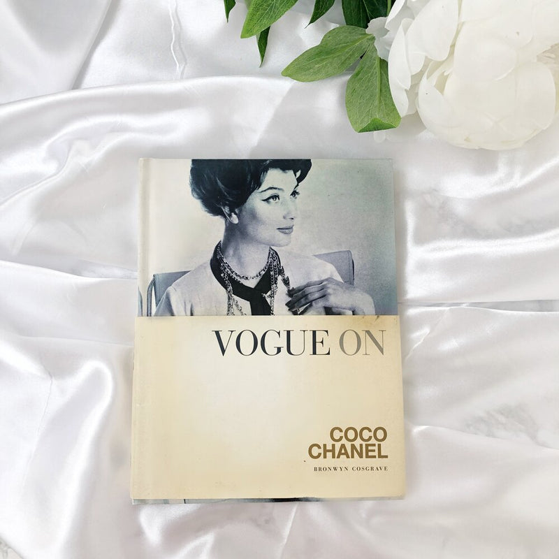 Vogue On : Coco Chanel - Designers Book