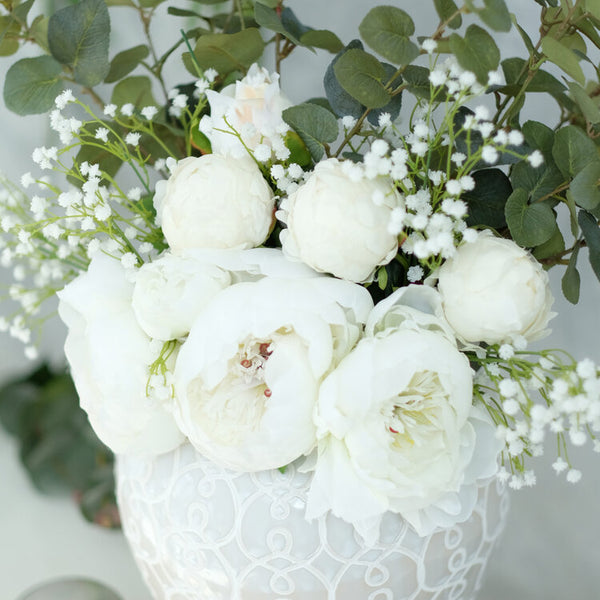 ' Leanne ' Flower Arrangement in Blanc