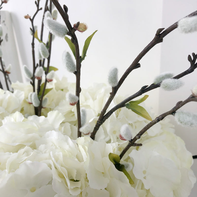 White & Natural Flower Arrangement